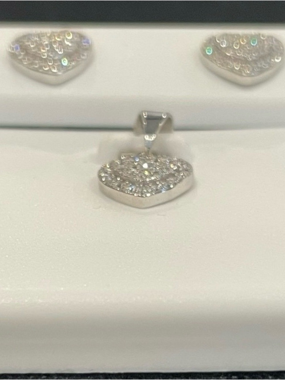 Rhodium plating over 925 silver 1.50ctw Moissanite heart pendant and earring set - Picture 3 of 4